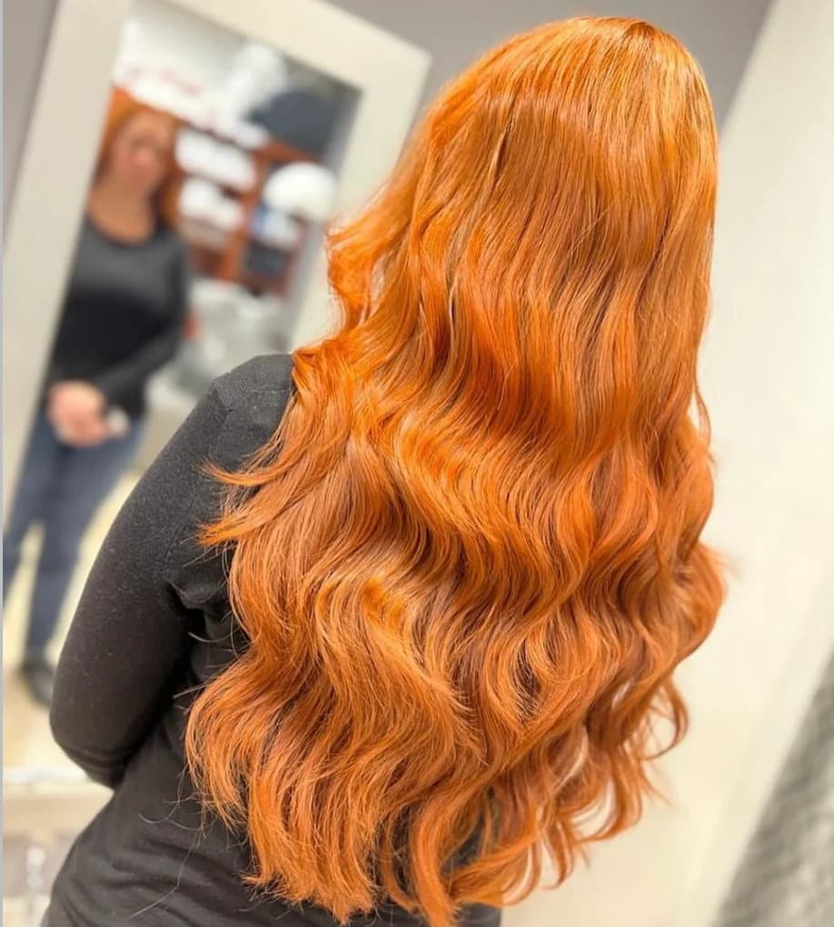Colore rame acceso con onde lunghe